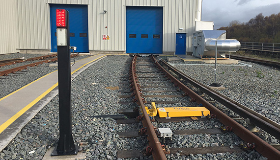 safeNet™ depot protection system derailer and warning lights outside train shed